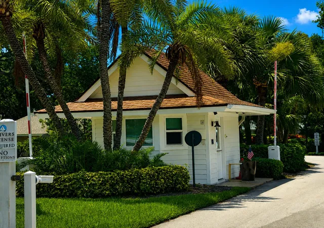 Photo 3 of Single family home for sale at 1027 Mangrove Ln, Vero Beach, FL 32963 | MLS# B26012392 | Listing updated on 2026-10-07