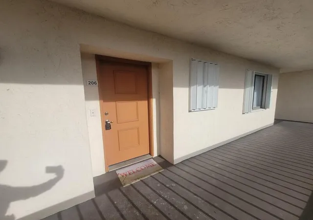 Listing Photo 5 - Condo for sale in building located at 5917 Via Vermilya, Lake Worth Beach, FL 33462 - Unit #206