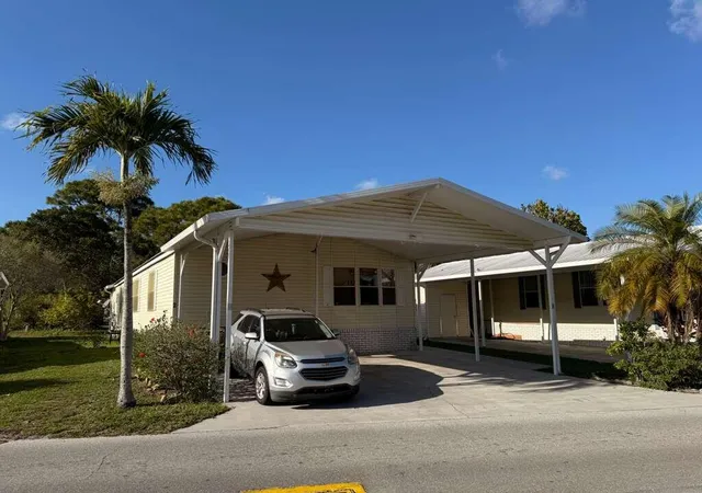 Photo 2 of Manufactured home for sale at 2 S 4 Seasons Rd, West Palm Beach, FL 33410 | MLS# B26013375 | Listing updated on 2026-09-16