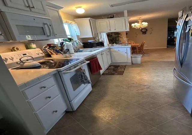 Photo 3 of Manufactured home for sale at 2 S 4 Seasons Rd, West Palm Beach, FL 33410 | MLS# B26013375 | Listing updated on 2026-09-16