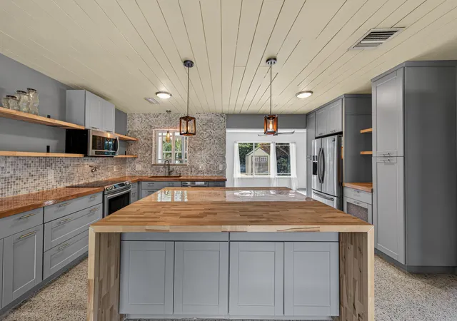 Photo 1 of Single family home for sale at 818 Nw 28th Court, Wilton Manors, FL 33311 | MLS# B26013492 | Listing updated on 2026-10-05