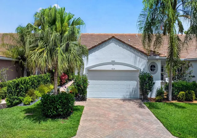 Photo 3 of Sale Pending at 4634 Carlton Golf Dr, Lake Worth, FL 33449 | MLS# B26014207 | Listing updated on 2026-10-02