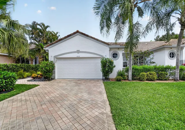 Photo 3 of Sale Pending at 4634 Carlton Golf Dr, Lake Worth, FL 33449 | MLS# B26014207 | Listing updated on 2026-10-02