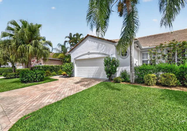 Photo 4 of Sale Pending at 4634 Carlton Golf Dr, Lake Worth, FL 33449 | MLS# B26014207 | Listing updated on 2026-10-02