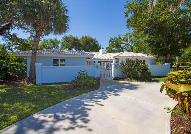 Photo 3 of Single family home for sale at 500 Gardenia Ln, Vero Beach, FL 32963 | MLS# B26014596 | Listing updated on 2026-09-26