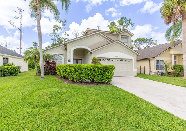 Photo 3 of Single family home for sale at 15157 Oak Chase Ct, Wellington, FL 33414 | MLS# B26014791 | Listing updated on 2026-10-01