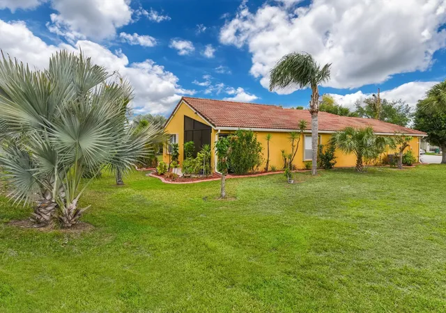 Photo 3 of Single family home for sale at 833 Nw Rutherford Ct, Port Saint Lucie, FL 34983 | MLS# B26014925 | Listing updated on 2026-09-14