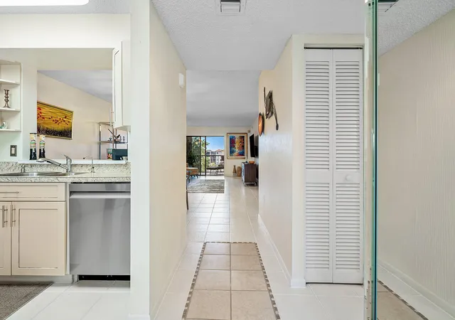Listing Photo 4 - Condo for sale in building located at 6065 Pointe Regal Cir, Delray Beach, FL 33484