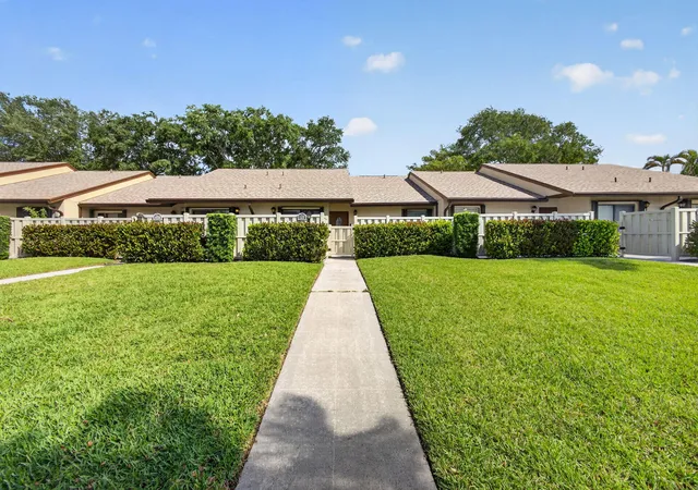 Photo 2 of Sale Pending at 1025 Green Pine Blvd #F, West Palm Beach, FL 33409 | MLS# B26015716 | Listing updated on 2026-09-25