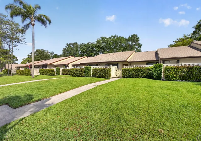 Photo 3 of Sale Pending at 1025 Green Pine Blvd #F, West Palm Beach, FL 33409 | MLS# B26015716 | Listing updated on 2026-09-25