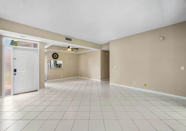 Listing Photo 4 - Condo for sale in building located at 7685 Lexington Clb Blvd, Delray Beach, FL 33446 - Unit #B