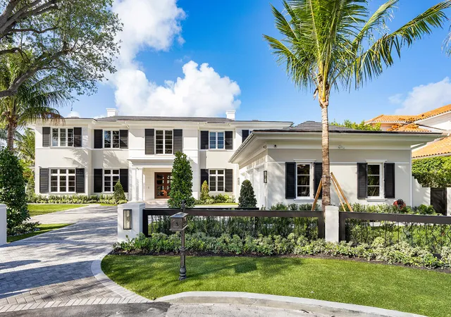 Photo 2 of Sale Pending at 133 W Coconut Palm Rd, Boca Raton, FL 33432 | MLS# B26015952 | Listing updated on 2026-09-16