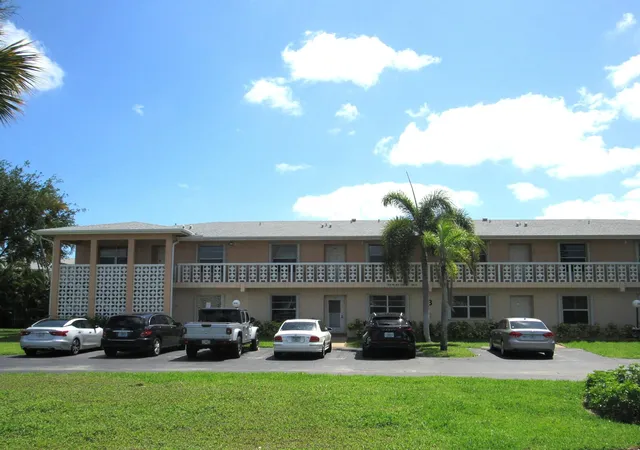 Listing Photo 4 - Condo for sale in building located at 1830 Nw 18Th St, Delray Beach, FL 33445 - Unit #201