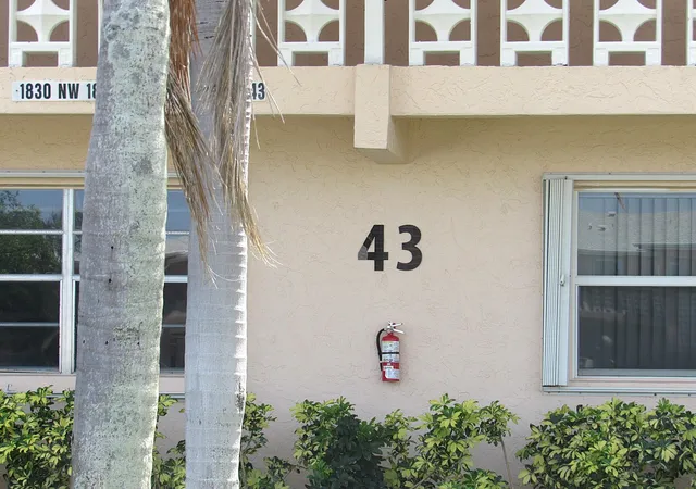 Listing Photo 5 - Condo for sale in building located at 1830 Nw 18Th St, Delray Beach, FL 33445 - Unit #201