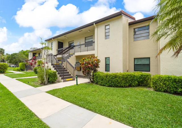Listing Photo 5 - Condo for sale in building located at 21218 Lago Cir, Boca Raton, FL 33433 - Unit #H