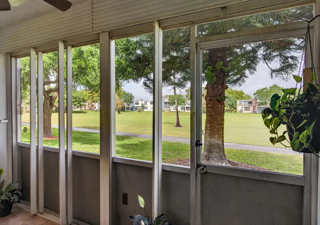 Listing Photo 4 - Condo for sale in building located at 7321 Nw 18Th St, Margate, FL 33063 - Unit #107