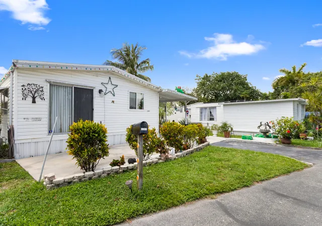 Photo 1 of Manufactured home for sale at 2961 Sw 52nd Terrace, Davie, FL 33314 | MLS# B26017800 | Listing updated on 2026-09-15