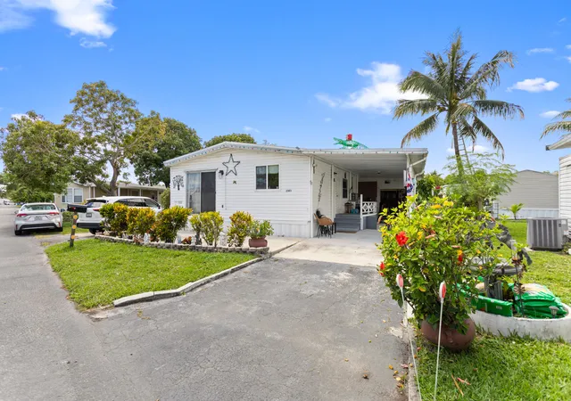 Photo 2 of Manufactured home for sale at 2961 Sw 52nd Terrace, Davie, FL 33314 | MLS# B26017800 | Listing updated on 2026-09-15