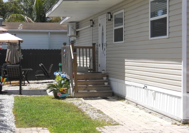 Photo 3 of Manufactured home for sale at 4633 Sw 73rd Avenue #17, Davie, FL 33314 | MLS# B26018136 | Listing updated on 2026-09-14