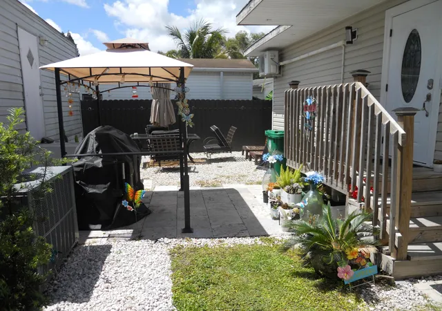 Photo 3 of Manufactured home for sale at 4633 SW 73rd Avenue #17, Davie, FL 33314 | MLS# B26018136 | Listing updated on 2026-09-14