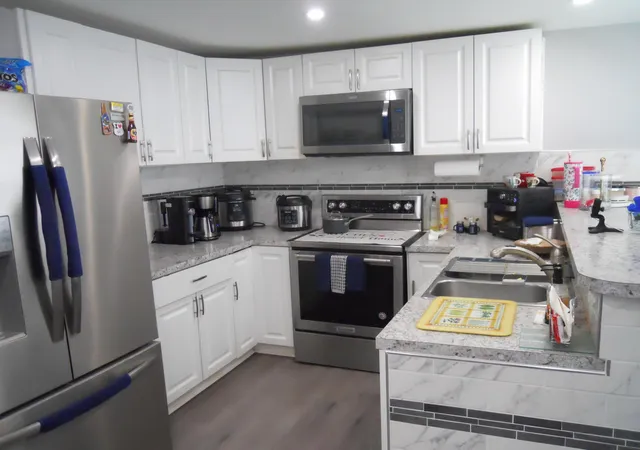 Photo 4 of Manufactured home for sale at 4633 SW 73rd Avenue #17, Davie, FL 33314 | MLS# B26018136 | Listing updated on 2026-09-14
