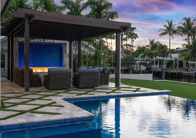 Photo 3 of Mansion for sale at 261 Old Jupiter Beach Rd, Jupiter, FL 33477 | MLS# B26018188 | Listing updated on 2026-09-15