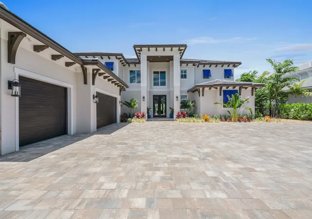 Photo 4 of Single family home for sale at 261 Old Jupiter Beach Rd, Jupiter, FL 33477 | MLS# B26018188 | Listing updated on 2026-09-15