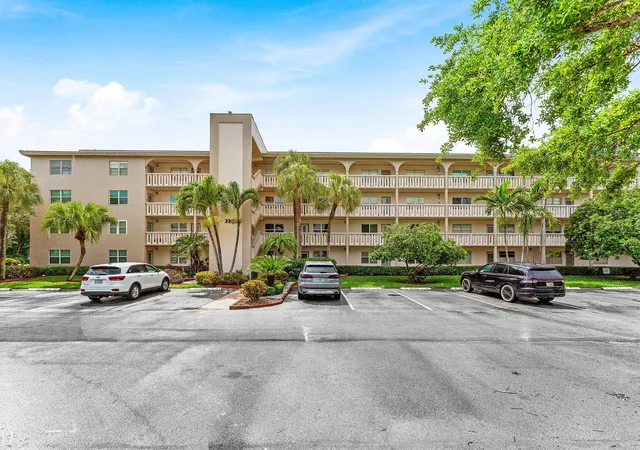 Listing Photo 1 - Condo for sale in building located at 3301 Aruba Wy, Coconut Creek, FL 33066 - Unit #C1