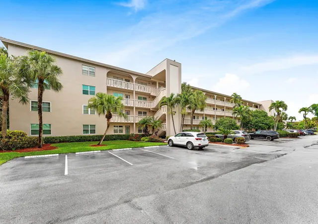 Listing Photo 2 - Condo for sale in building located at 3301 Aruba Wy, Coconut Creek, FL 33066 - Unit #C1