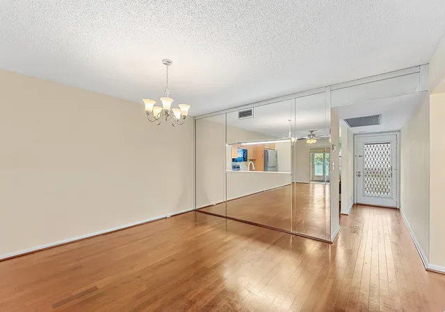 Listing Photo 5 - Condo for sale in building located at 3301 Aruba Wy, Coconut Creek, FL 33066 - Unit #C1