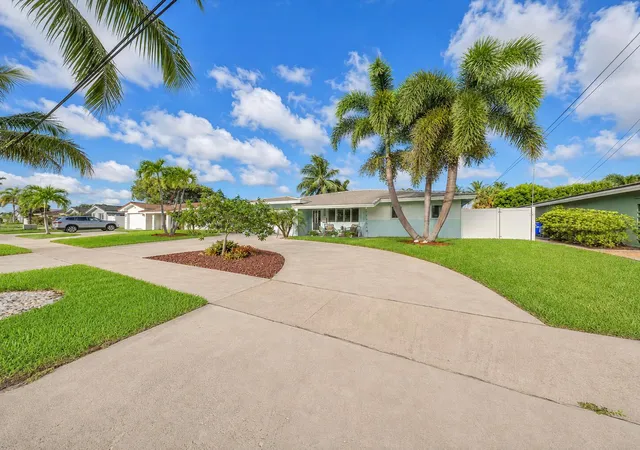 Photo 2 of Single family home for sale at 380 Se 5th Avenue, Pompano Beach, FL 33060 | MLS# B26018916 | Listing updated on 2026-10-06