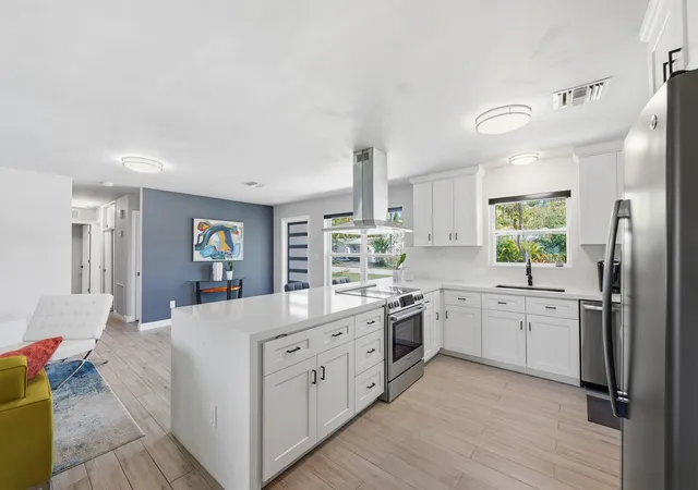 Photo 3 of Sale Pending at 4441 Ne 15th Avenue, Oakland Park, FL 33334 | MLS# B26019281 | Listing updated on 2026-09-13