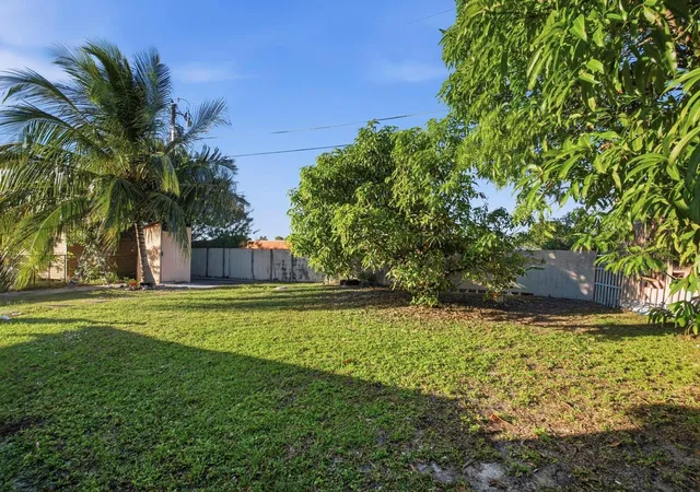 Photo 3 of Single family home for sale at 561 Ne 38th Street, Deerfield Beach, FL 33064 | MLS# B26019893 | Listing updated on 2026-09-14