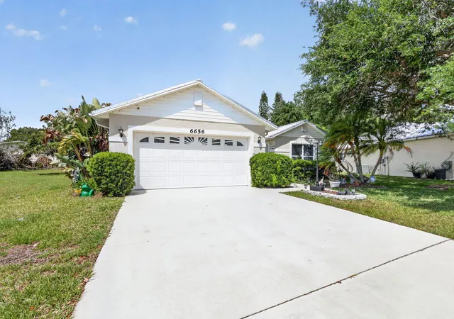 Photo 2 of Single family home for sale at 6656 Picante Cir, Fort Pierce, FL 34951 | MLS# B26020959 | Listing updated on 2026-09-13