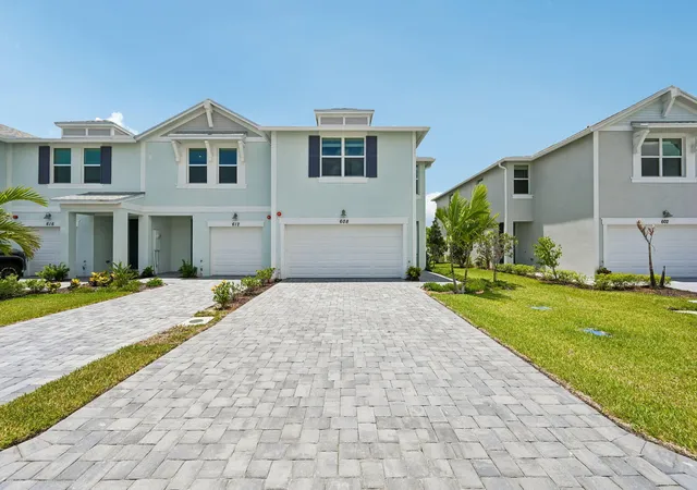 Photo 2 of Sale Pending at 608 Salisbury Cir, Fort Pierce, FL 34982 | MLS# B26021042 | Listing updated on 2026-09-21