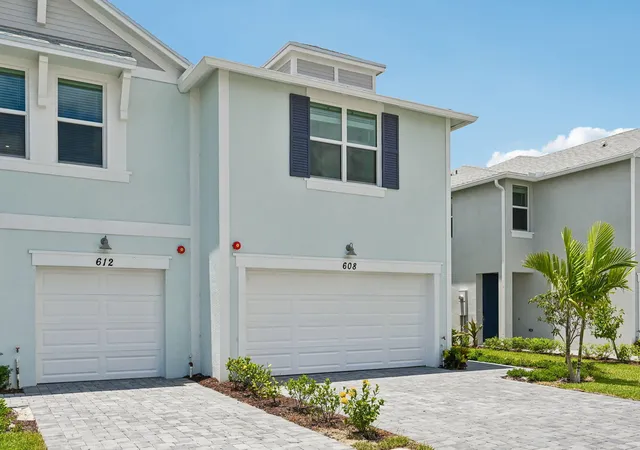 Photo 3 of Sale Pending at 608 Salisbury Cir, Fort Pierce, FL 34982 | MLS# B26021042 | Listing updated on 2026-09-21