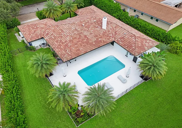 Photo 1 of Sale Pending at 2804 Banyan Blvd Cir Nw, Boca Raton, FL 33431 | MLS# B26021530 | Listing updated on 2026-10-02