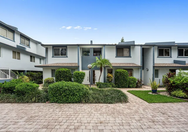 Photo 4 of Townhouse for sale at 3409 SE 8th Street #6, Pompano Beach, FL 33062 | MLS# B26022649 | Listing updated on 2026-09-15