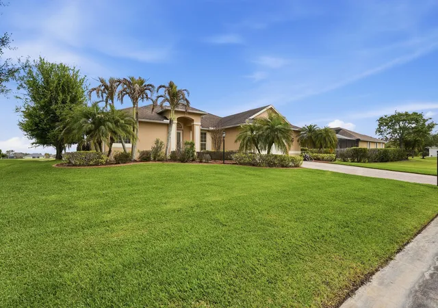 Photo 4 of Single family home for sale at 1215 Southlakes Way SW, Vero Beach, FL 32968 | MLS# B26022998 | Listing updated on 2026-10-07
