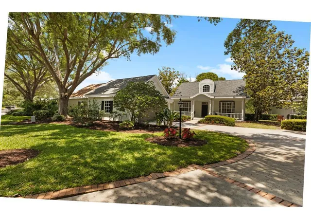 Photo 3 of Single family home for sale at 814 Carolina Cir Sw, Vero Beach, FL 32962 | MLS# B26023041 | Listing updated on 2026-10-01
