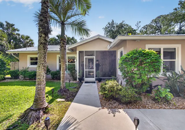 Photo 4 of Sale Pending at 15678 95th Avenue N, Jupiter, FL 33478 | MLS# B26023051 | Listing updated on 2026-09-15