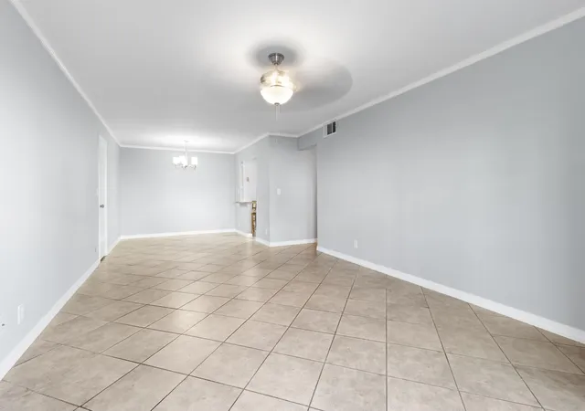 Listing Photo 4 - Condo for sale in building located at 6447 Bay Clb Dr, Fort Lauderdale, FL 33308 - Unit #2