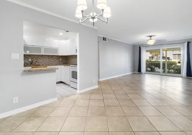Listing Photo 5 - Condo for sale in building located at 6447 Bay Clb Dr, Fort Lauderdale, FL 33308 - Unit #2