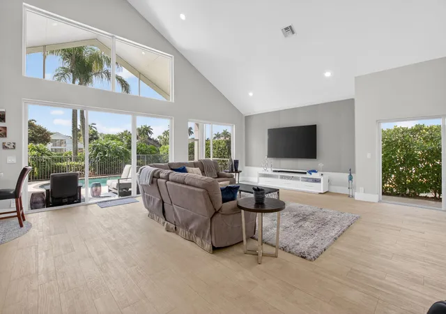 Photo 4 of Sale Pending at 17320 Loch Lomond Way, Boca Raton, FL 33496 | MLS# B26023491 | Listing updated on 2026-09-15
