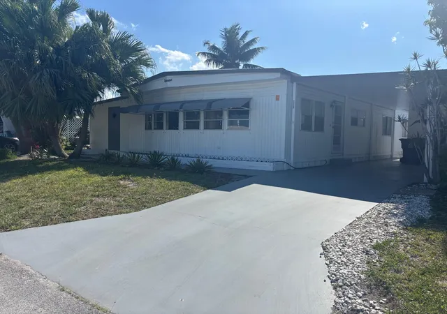 Photo 3 of Manufactured home for sale at 6445 Cypress Ln #377, Lake Worth, FL 33462 | MLS# B26024148 | Listing updated on 2026-09-15