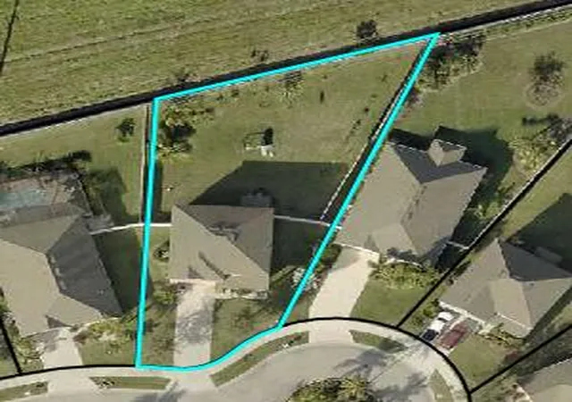 Photo 3 of Single family home for sale at 1615 Lexington Sq Sw, Vero Beach, FL 32962 | MLS# R11150597 | Listing updated on 2026-09-30