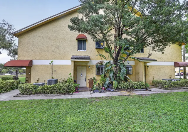 Photo 2 of Condo for sale at 3041 N Oakland Forest Dr #103, Oakland Park, FL 33309 | MLS# B26025083 | Listing updated on 2026-09-29