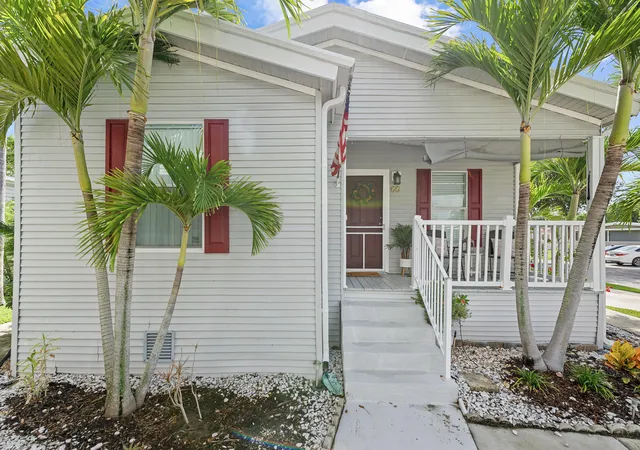 Photo 3 of Manufactured home for sale at 2555 Pga Blvd #55, Palm Beach Gardens, FL 33410 | MLS# B26025249 | Listing updated on 2026-10-05