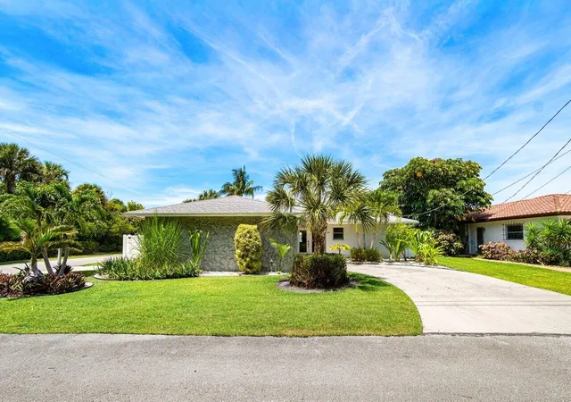 Photo 1 of Single family home for sale at 106 Periwinkle Dr, Hypoluxo, FL 33462 | MLS# B26026130 | Listing updated on 2026-10-07