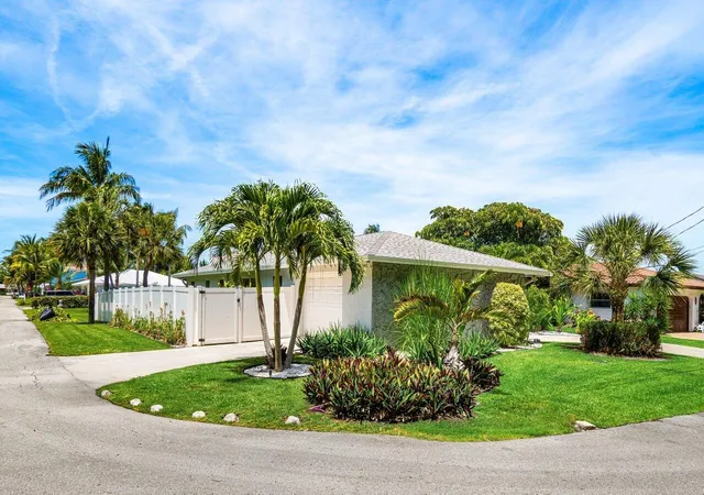 Photo 3 of Single family home for sale at 106 Periwinkle Dr, Hypoluxo, FL 33462 | MLS# B26026130 | Listing updated on 2026-10-07